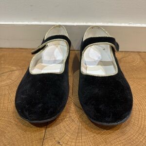 La Coqueta black and gold velvet flats. Size 34. Barely used.